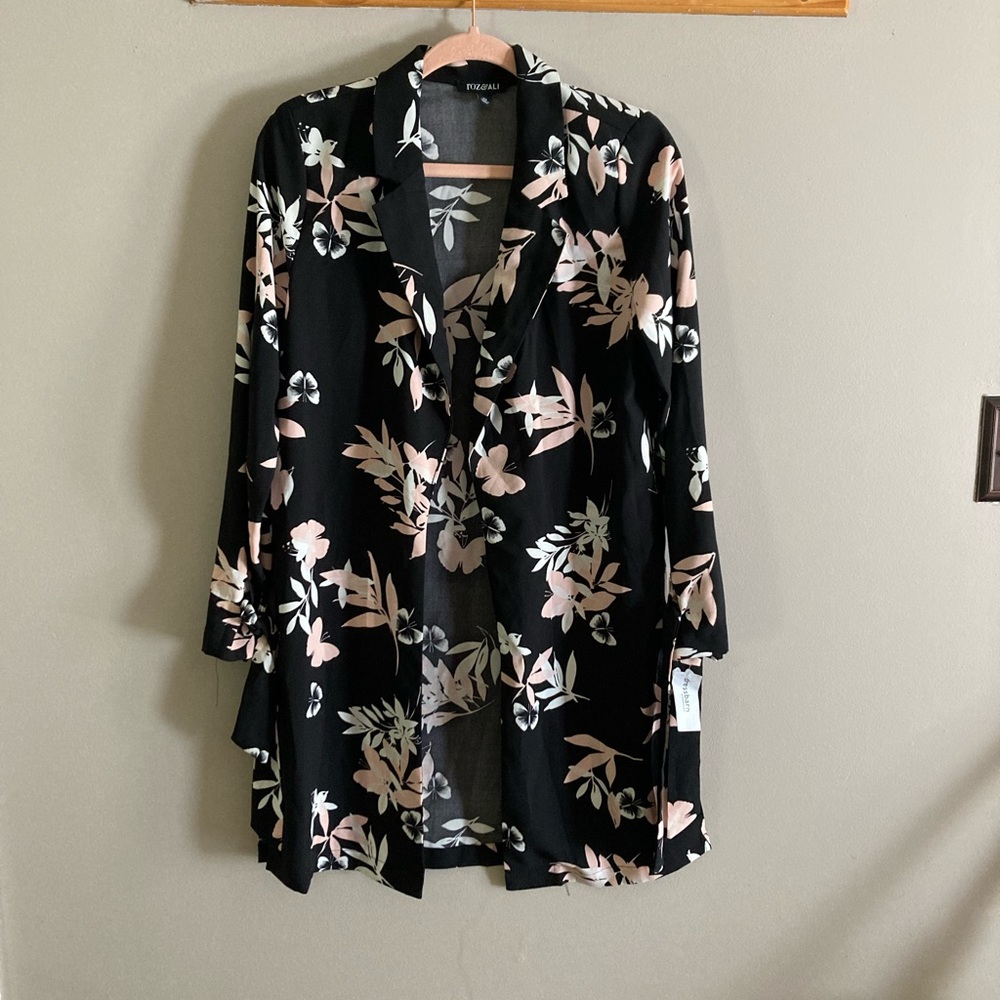 $6❤️Bundled NWT Roz & Ali Kimono